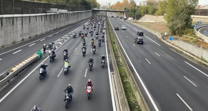 Cortège de motards lors d'une mobilisation nationale organisée par la Fédération des Motards de France