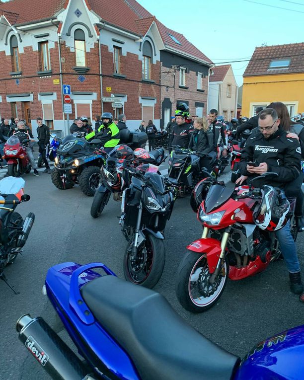 Motards en cortège lors d'une action nationale de défense des usagers de deux-roues motorisés